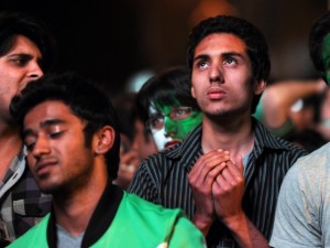 pakistan-fans-afp-disappointed-640x480
