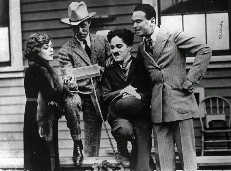 Charlie Chaplin Hanging Out with Famous People (1)